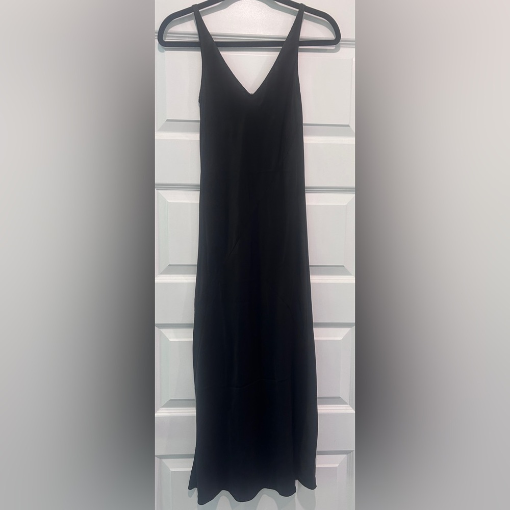 Aritzia Babaton Women's Long Elegant Slip Dress Size XS Black Sleeveless Vneck